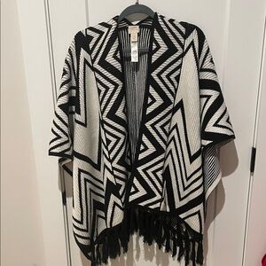Chico's Black and White Geometric Cape